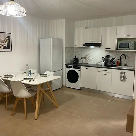 Spacieux 2 Pieces Au Port De *